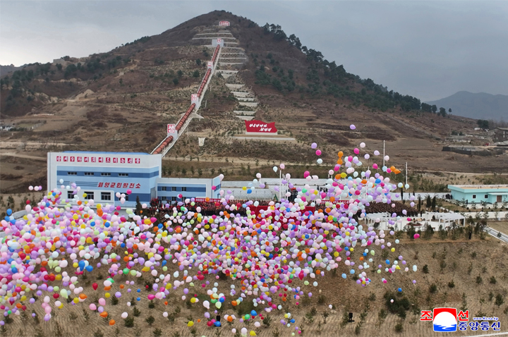 12-Корейский народ встречает Новый год с поразительными успехами
